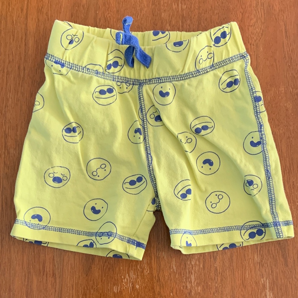 🍓3/$10 Joe Fresh Neon Yellow Shorts with Blue Emoji Faces size 2T